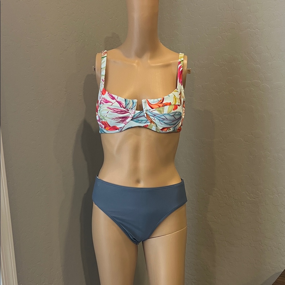 NWOT Sunsets Floral Print Bikini Top and Blue Bottoms M